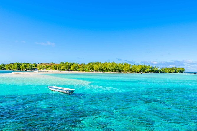 3 North Islands Catamaran Cruise with Lunch & Drinks on island. - Grand Baie at 8:30 am: start with practical expectations