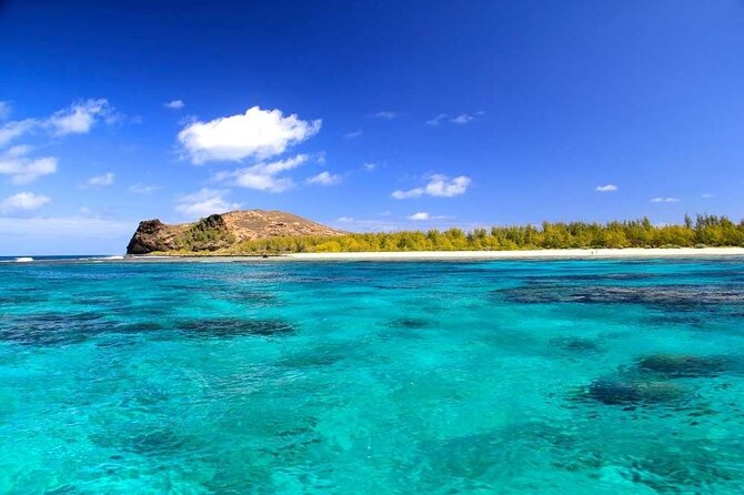 3 North Islands Catamaran Cruise with Lunch & Drinks on island. - Food, music, and the real mood aboard