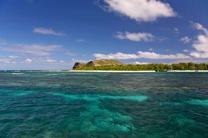 3 North Islands Catamaran Cruise with Lunch & Drinks on island. - The 90-minute crossing from Grand Baie