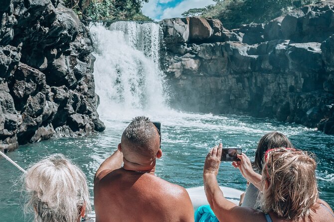5 island tour all inclusive with Ile aux cerfs and snorkeling - Cruising to the GRSE waterfall