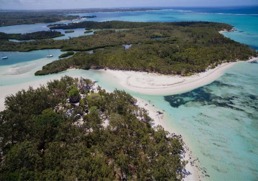 5 Islands Boat Trip, Snorkeling and Lunch on Ile aux Cerfs - Ile aux Phare and Ile de la Passe