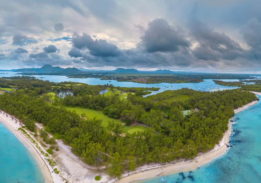 5 Islands Boat Trip, Snorkeling and Lunch on Ile aux Cerfs - Snorkeling at Blue Bay Marine Park