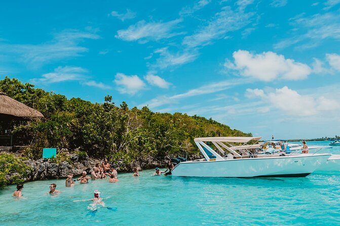5 Islands Speedboat Cruise incl. Snorkeling in Blue Bay + Lunch at Ile aux Cerfs - Starting at Ile aux Cerfs