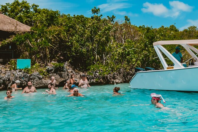 5 Islands Speedboat Cruise incl. Snorkeling in Blue Bay + Lunch at Ile aux Cerfs - Grand River South East and its waterfall