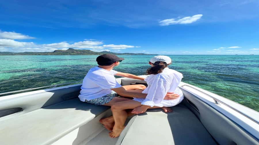5 Islands Speedboat w/Snorkeling Sea Turtle + Lunch & Drinks - Beach barbecue on Ile aux Cerfs