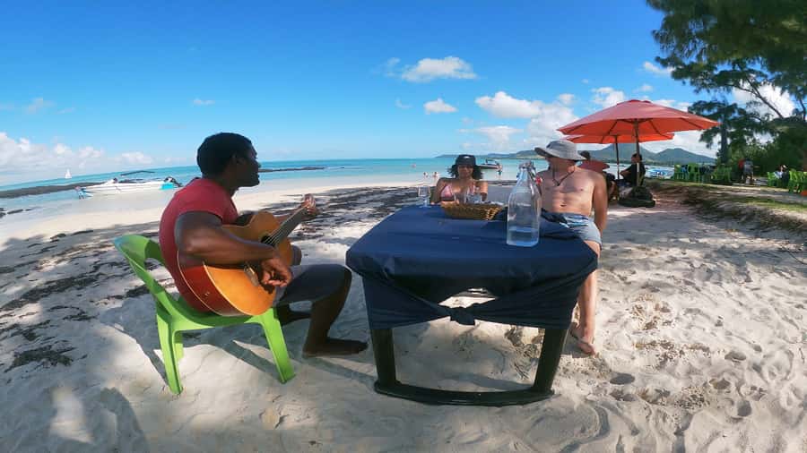 5 Islands Speedboat w/Snorkeling Sea Turtle + Lunch & Drinks - Ile aux Cerfs starts the island-hopping day