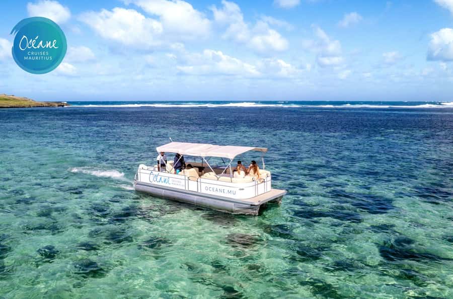 5 Islands Tour: New OCÉANE Private Pontoon Boat cruise - A private start near Trou d’Eau Douce