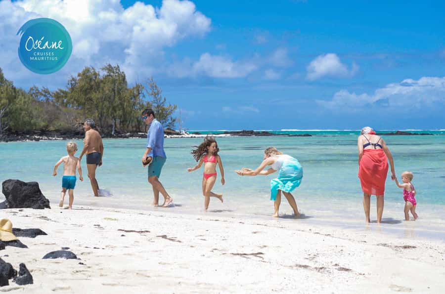 5 Islands Tour: New OCÉANE Private Pontoon Boat cruise - Ile aux Aigrettes and the limits of a flexible route