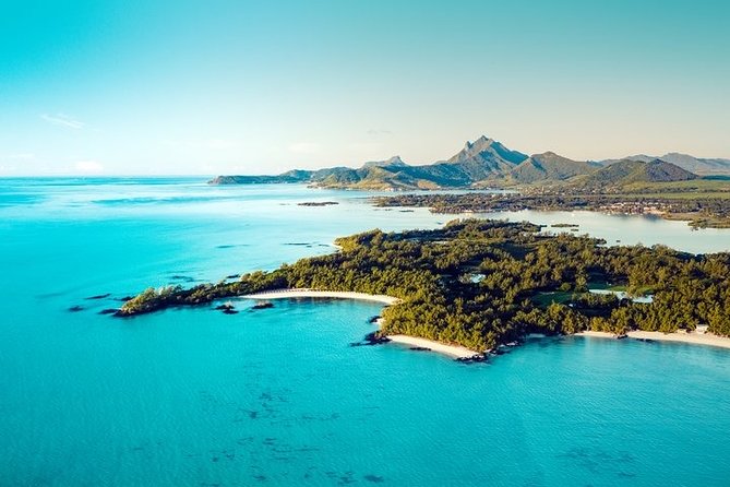 5 Islands Tour: NEW Private OCÉANE Speed Boat - Ile aux Aigrettes, a private reserve seen from the route