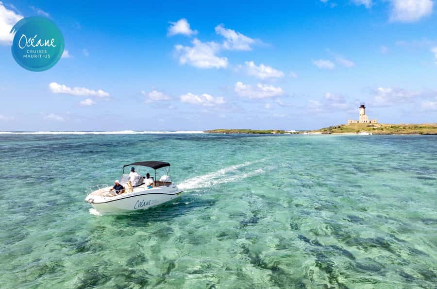 5 islands tour: New Private OCÉANE Speedboat - Ile aux Fouquets lighthouse and Ilot Flamants