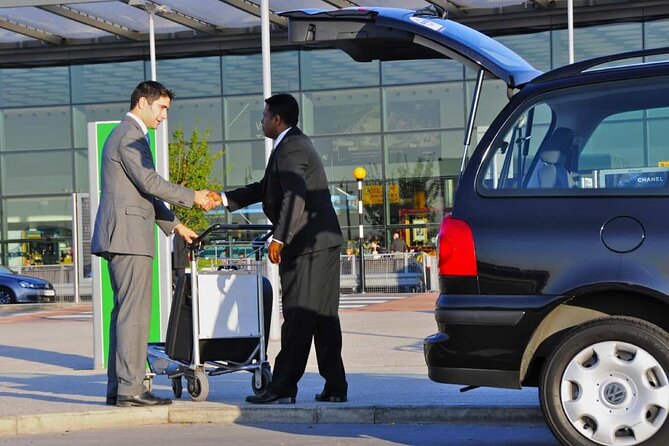 Airport & Hotel Transfers: Private with WIFI Facilities - The first Mauritius welcome begins in the arrivals hall