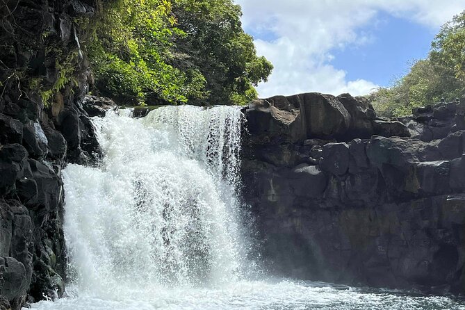 All inclusive CATAMARAN with BBQ : Ile aux cerf & GRSE waterfall - Key points before you book