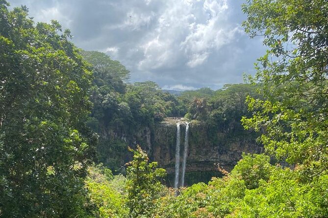 All Inclusive Full Day Tour: Chamarel Rhumrie,7-Coloured & Lunch - Rhumerie de Chamarel: the tour’s tastiest stop