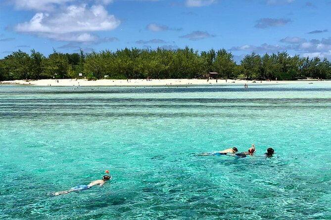 All inclusive SPEEDBOAT FULL DAY to ILE AUX CERF & GRSE WATERFALL - Snorkeling depends on the Indian Ocean