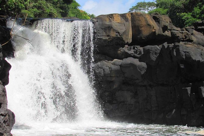 All inclusive SPEEDBOAT FULL DAY to ILE AUX CERF & GRSE WATERFALL - What the price includes, and what it does not