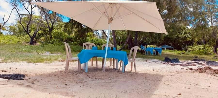 Blue bay: boat trip for ile au cerf (5 islands, barbecue) - The lighthouse at Ile aux Fouquets