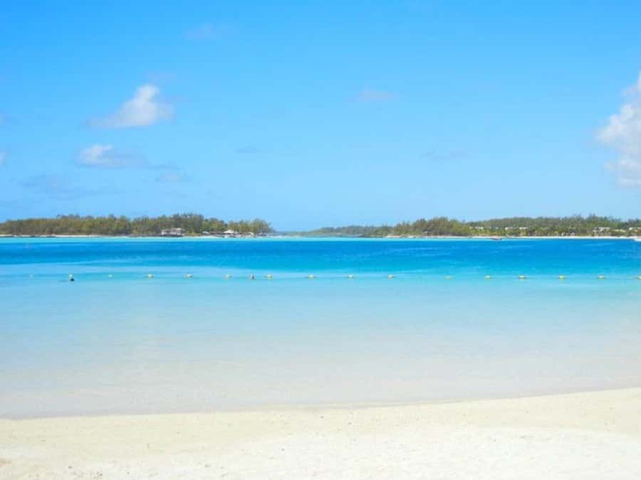 Blue Bay Glass Bottom Boat, Adventure Park & Gris Gris - Blue Bay Beach: a useful pause after snorkeling