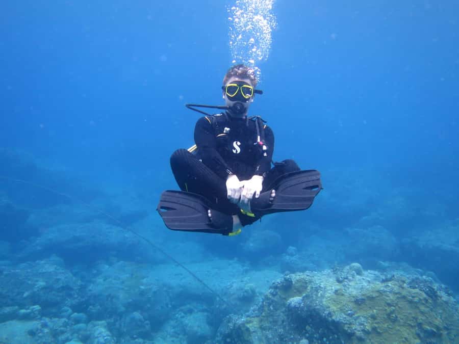 Blue Bay: LEARN TO DIVE TODAY with CORAL DIVING Team - Who should book this experience?