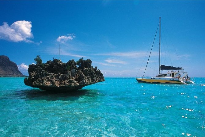 Catamaran Cruise to Ile Aux Bénitiers: Dolphin watch, Crystal Rock & Transfer - Tamarin Bay and the search for dolphins
