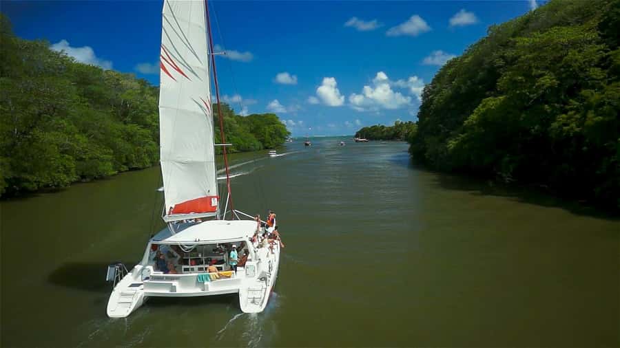 Catamaran cruise to Ile aux Cerfs from Pointe Jerome - Starting at Pointe Jerome at 9:00