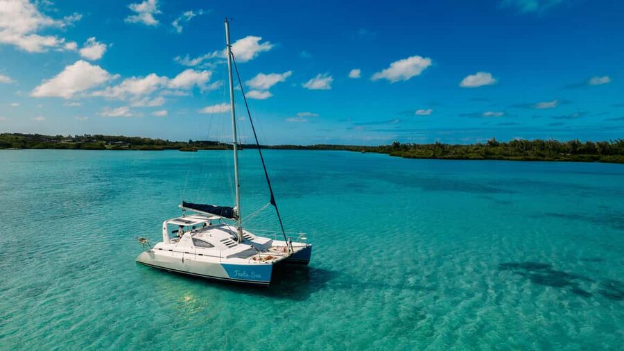 Catamaran Cruise to île aux Cerfs w Dolphins watch & Lunch - Key Points Before You Book