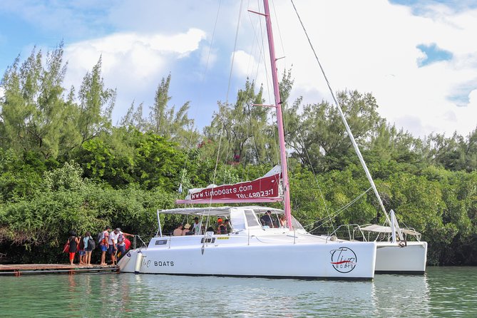 Catamaran cruise to Ile aux cerfs with bbq lunch - Setting sail from Trou d’Eau Douce
