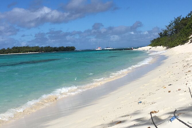 Catamaran Full-Day 3 island Northern Isles Cruise in Grand Baie - Crew, atmosphere, and group size