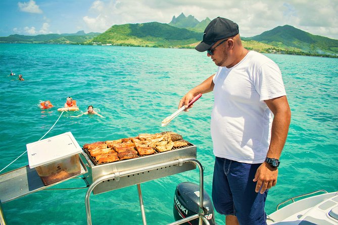 Catamaran Ile aux Cerfs, snorkeling + GRSE Waterfall, BBQ & Bar - What the catamaran day feels like