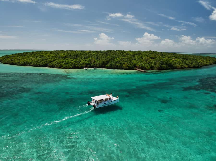 Catamaran Mauritius: South East 5 Islands Catamaran Cruises - Who will get the most from this $82 day