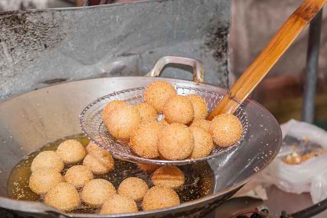 China Town & Port-Louis Mix Food Tour - Walking Through China Town and Manga Street