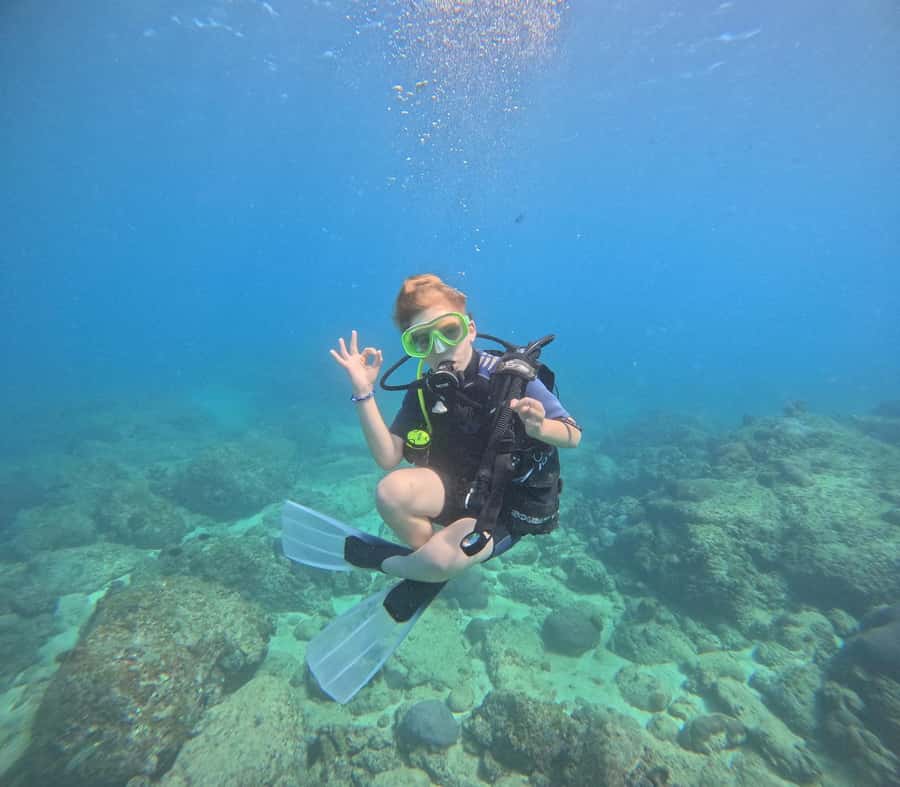 DISCOVER SCUBA DIVING IN LEMORNE with EasydiveMauritius - Your first sea session at 3 to 12 metres
