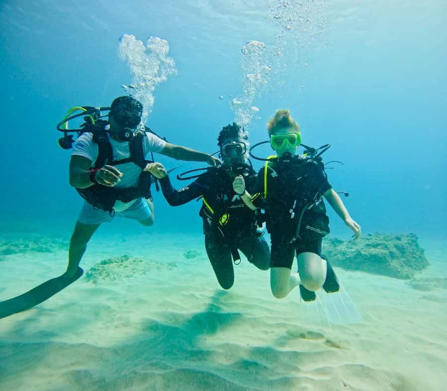 DISCOVER SCUBA DIVING IN LEMORNE with EasydiveMauritius - The pool session comes first