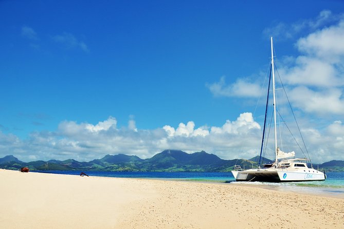 EAST Shared Cruise : OCÉANE Full day catamaran to Ile aux Cerfs - Ile aux Cerfs and its private beach