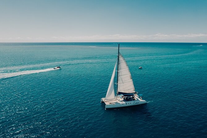 Full Day Catamaran Cruise on shared basis to Bénitiers Island - The crew, mood, and boat-day atmosphere