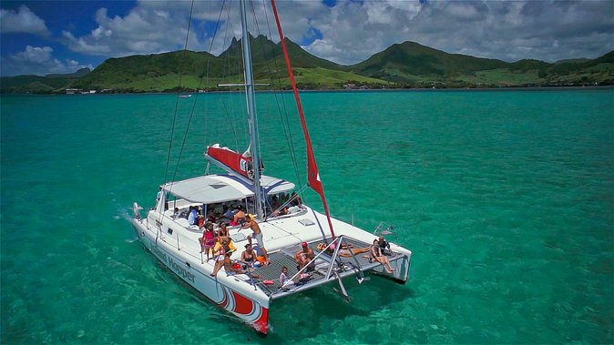 Full-Day Catamaran Cruise to Île aux Cerfs with BBQ Lunch - BBQ lunch, pineapple, and an open bar