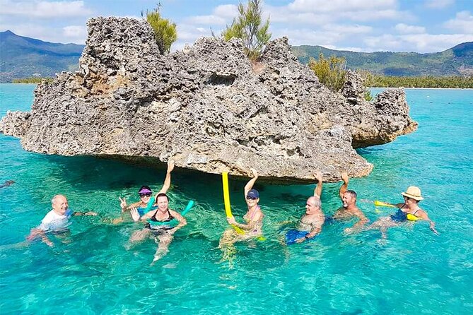 Full Day Private Catamaran Cruise to Bénitiers Island - Free time on Ile aux Benitiers