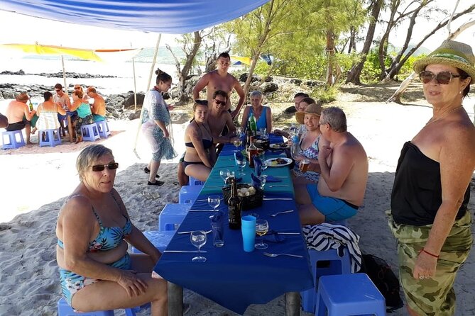 Full Day Shared Speed Boat in Ile Aux Cerfs Lunch & Transfer incl - The speedboat ride across Mauritian waters