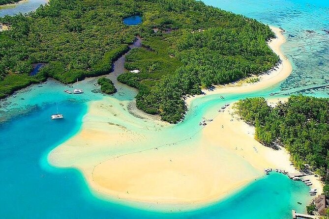Full Day Shared Speed Boat in Ile Aux Cerfs Lunch & Transfer incl - Who will enjoy this outing most?