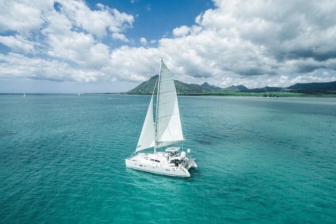 Full Day Shared Tour Catamaran to Ile Aux Cerfs - Grand River South East and the 500-meter speedboat ride
