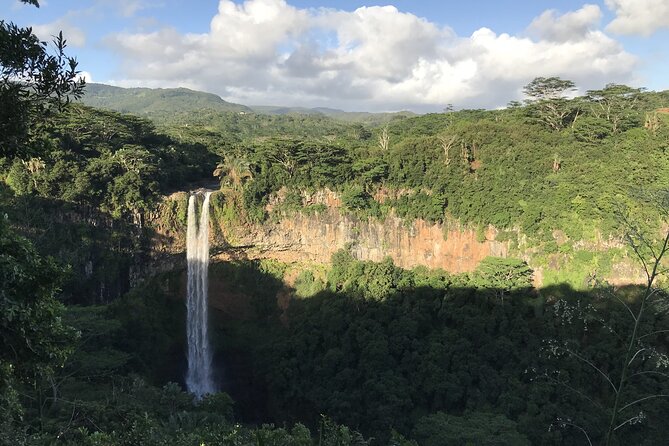Full day visit to Chamarel ,Curious Corner & Takamaka with Lunch - Key points at a glance