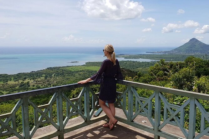 Full day visit to Chamarel ,Curious Corner & Takamaka with Lunch - Seven Coloured Earth is the signature sight