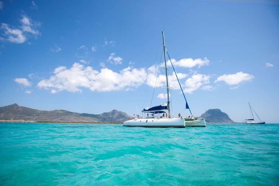 Grand Baie: Catamaran 3 Islands Cruise & Lunch on the Island - Key points to know before booking