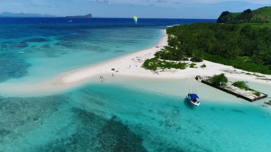 Grand Baie: Catamaran 3 Islands Cruise & Lunch on the Island - The cruise north through Mauritius’s changing sea colors