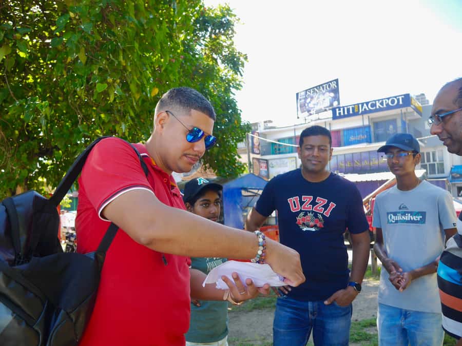 Grand Baie: Coastal Cuisine & Culture Walking Tour - Grand Baie Bazaar: A Short Look at Local Crafts