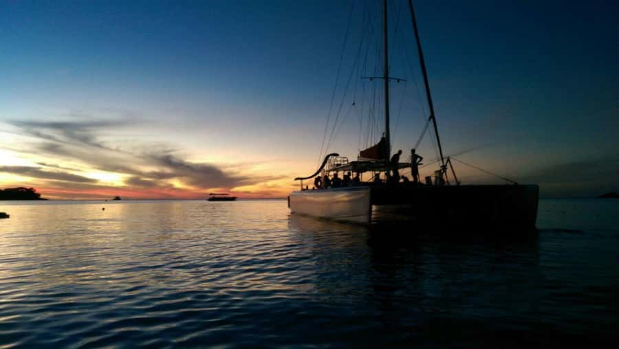 Grand Bay: Honeymoon/Lovers Sunset Tour with Romantic Dinner - Who will enjoy this evening most?