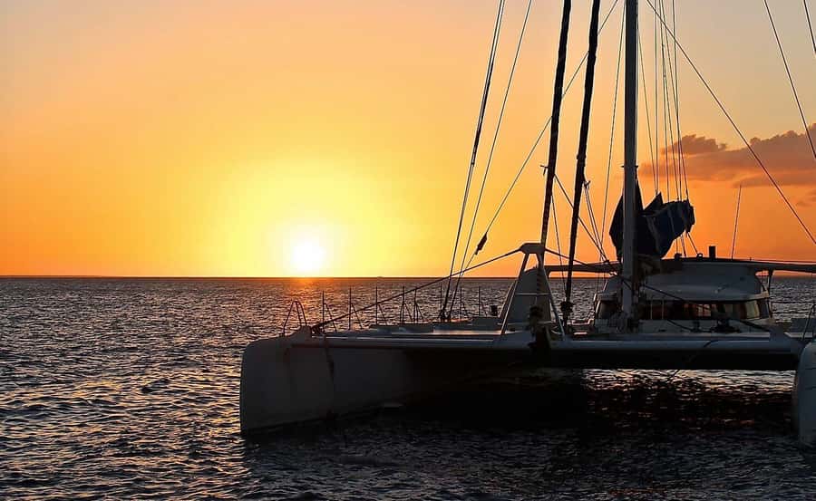 GrandBay-Sunset Cruise with Event Dinner for Private Groups - Music, dancing, or a quieter deck