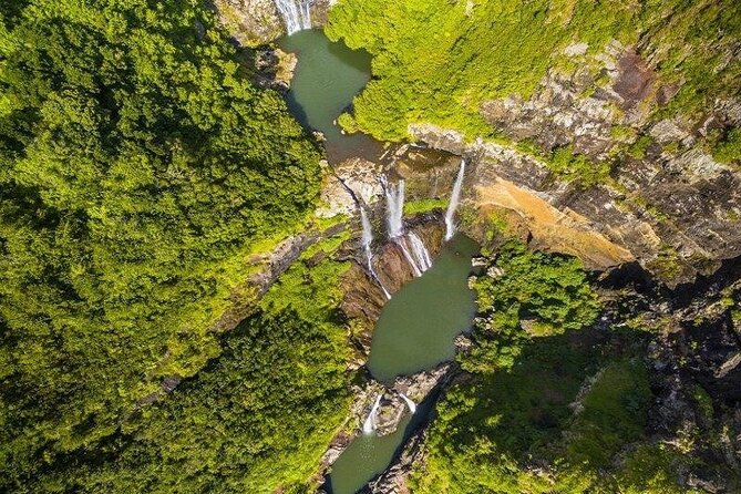 Guided Hiking The 7 WATERFALLS with relaxing car tour in the end - Key points at a glance