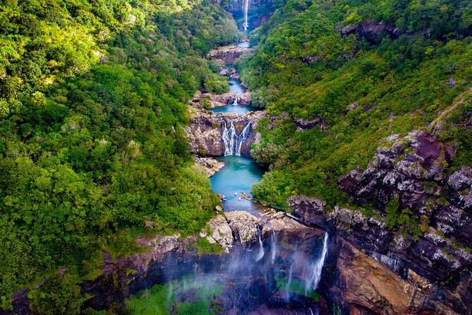 Guided Hiking The 7 WATERFALLS with relaxing car tour in the end - What this six-hour Mauritius day actually includes