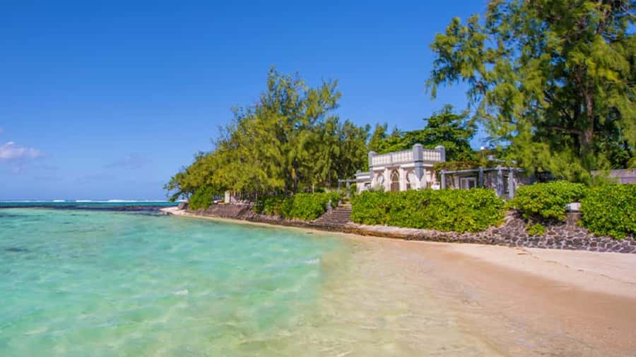 Ile Aux 2 Cocos with lunch and Snorkeling or Glass Bottom - Reaching Ile Aux 2 Cocos by boat