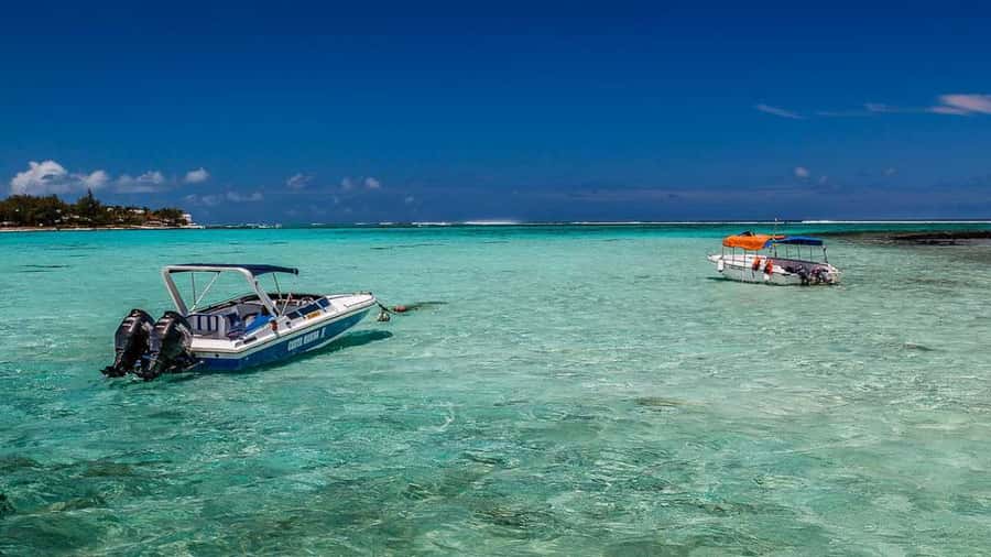 Ile Aux 2 Cocos with lunch and Snorkeling or Glass Bottom - Follies Villa and the island’s colonial past